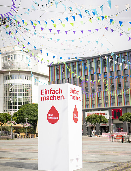 Schild: Einfach machen. Blut spenden